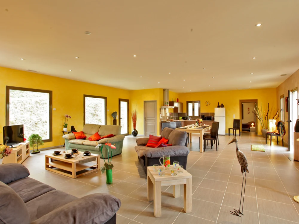 Villa avec grandes pièces à vivre à Sarlat Villa avec grandes pièces à vivre à Sarlat